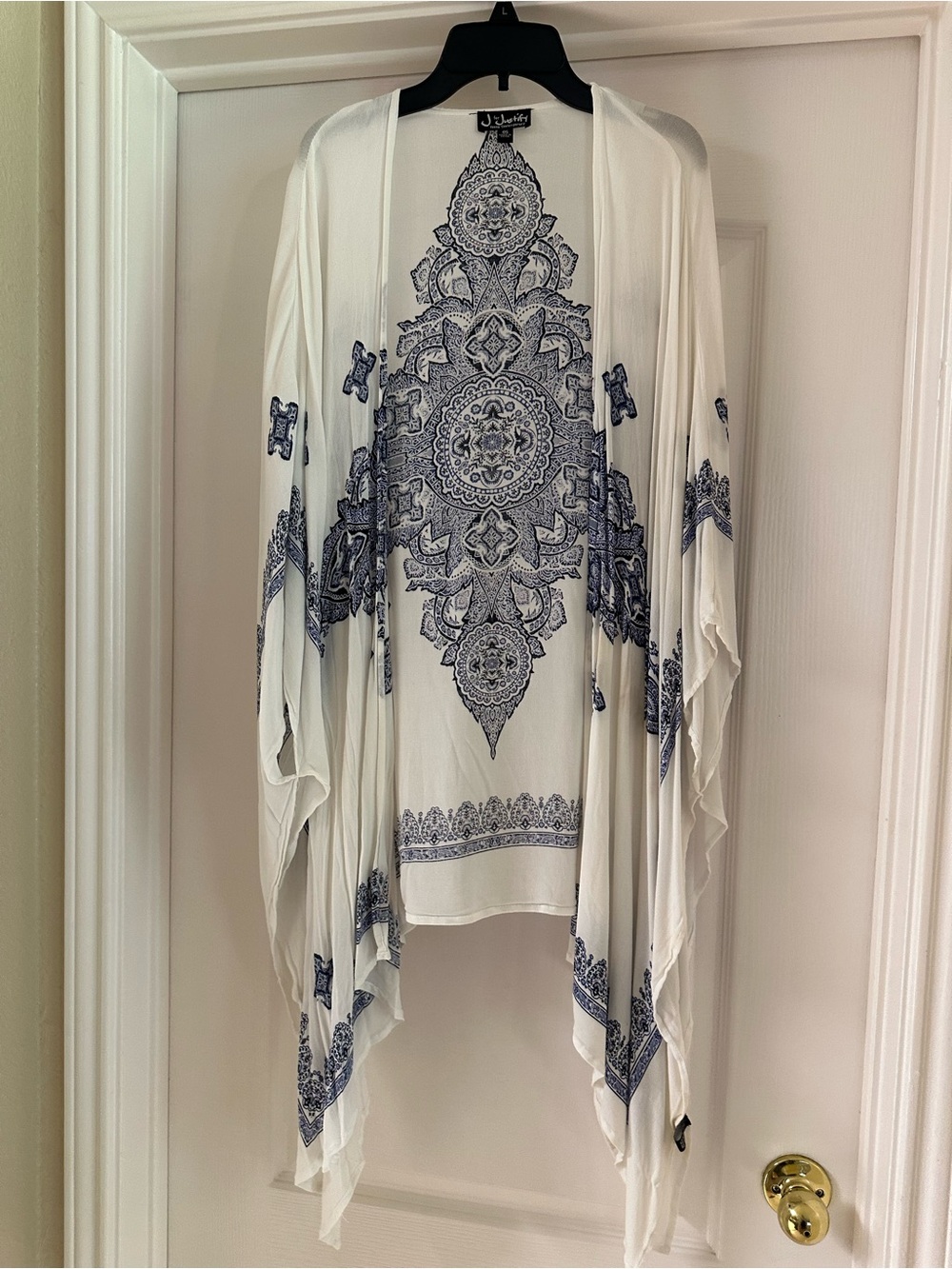J for Justify White and Navy Boho Medallion Drape Kimono